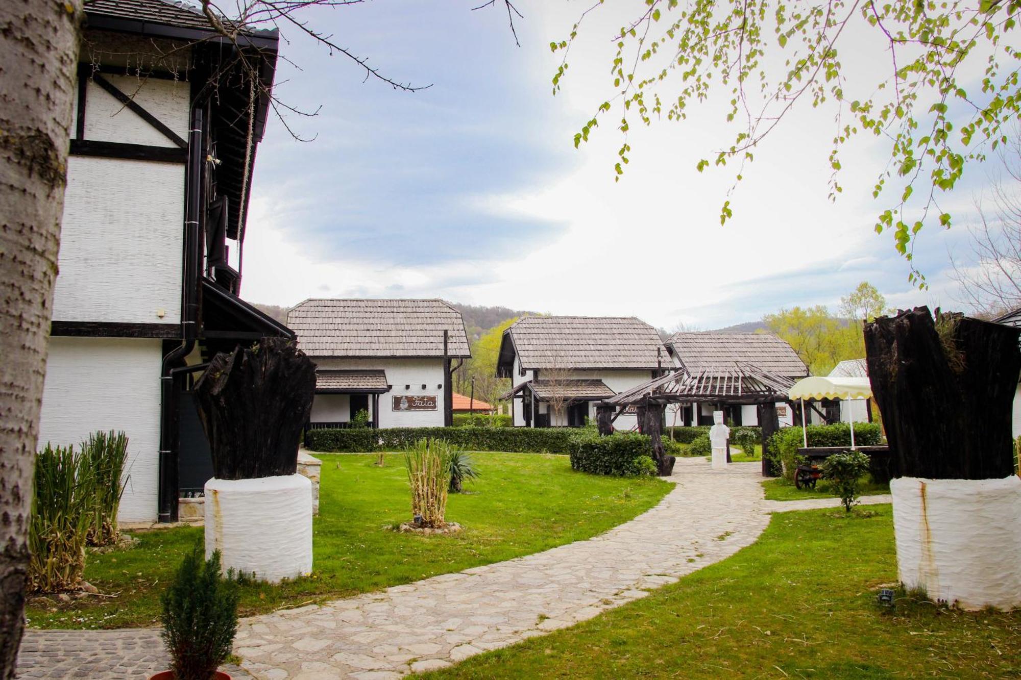 Turisticko Naselje Natura Art-Hotel Opal Art Lohovo Ngoại thất bức ảnh